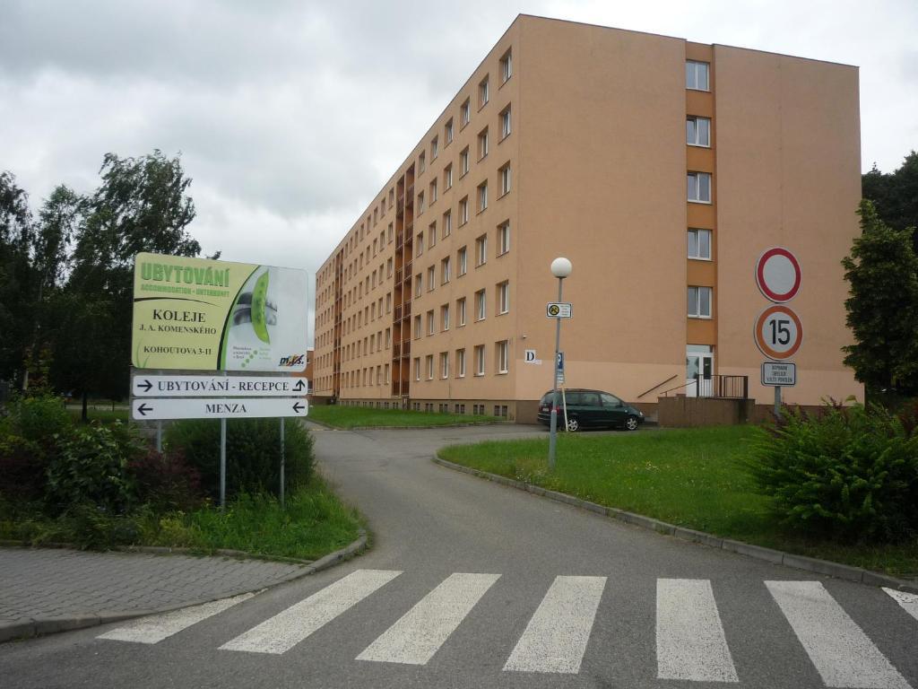 Koleje J.A.Komenskeho Brünn  Kültér fotó